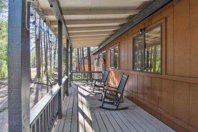 Holiday home Bright Pinetop Cabin with Deck - Pet Friendly!