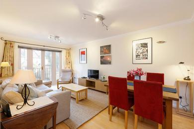 Apartments Calm 2BR apt with parking and patio, 15mins to London Eye