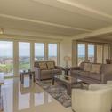 Holiday home Your beach life is waiting! Stylish Bayview condo in beautiful beachfront resort, shared pools & jacuzzi