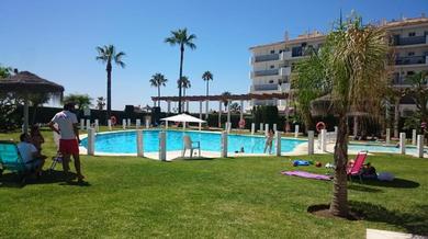Apartments Ático en La Noria, piscina privada en primera línea de playa.