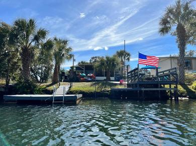 Waterfront Property w access to the Weeki Wachee River & Gulf of Mexico - Pet Friendly!
