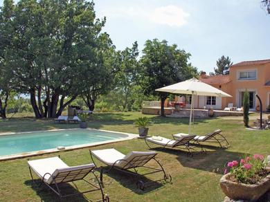 Villa Detached villa with enclosed beautiful garden and private pool 1km from C reste