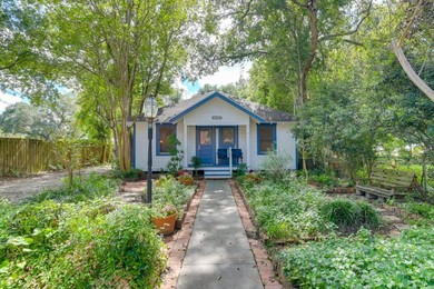  Historic Downtown Alvin Cottage Near Eats and Shops!