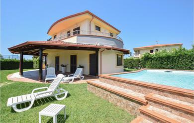 Awesome Home In Sangineto Lido With 6 Bedrooms, Wifi And Outdoor Swimming Pool