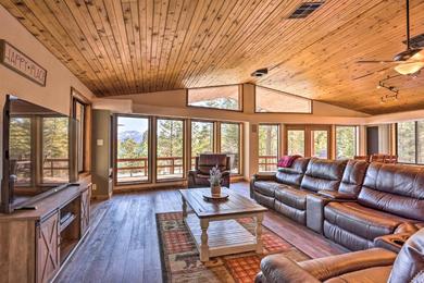 Holiday home Upscale Cabin with Mountain Views and Large Game Room!