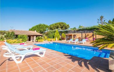 Awesome home in Caldes de Montbui with WiFi, Swimming pool and 4 Bedrooms