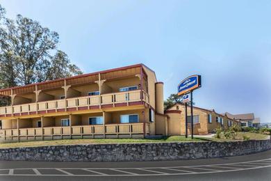 Отель Howard Johnson by Wyndham Santa Cruz Beach Boardwalk