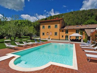 Hotel Exquisite Villa in Pistoia with Sauna