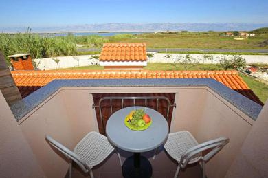 Apartments Holiday apartment in Privlaka with sea view, balcony, air conditioning, WiFi 3598-3