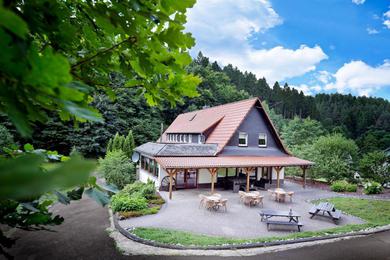 Дом отдыха Tolles Ferienhaus für 16 Personen im Westerwald mit Sauna, Whirlpool, Kino und Bar