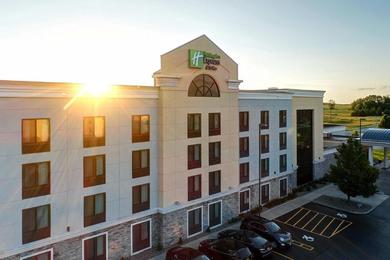 Hotel Holiday Inn Express and Suites Batavia, an IHG Hotel