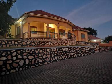 Отель Lovely 5-Bed House in Ndejje Kampala