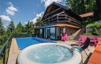 Amazing Home In Samobor With 3 Bedrooms, Wifi And Outdoor Swimming Pool
