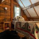 Дом отдыха Tiny Log Cabin with Loft on Creek