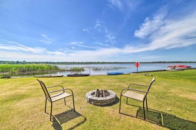 Дом отдыха Waterfront Tawas Lake Retreat with Fire Pit!