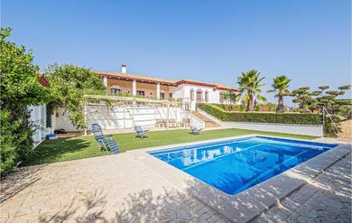Holiday home Beautiful Home In La Carlota With Outdoor Swimming Pool, Wifi And 5 Bedrooms