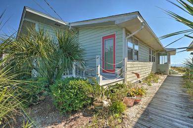 Holiday home Oceanfront Gem with Rooftop Deck Steps to Sand