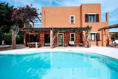 Вилла L'Addolorata Villa Sleeps 8 Pool Air Con WiFi