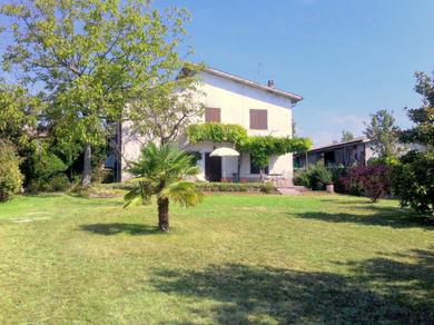 Дом отдыха Cosy detached house, 4 km far from Lake Garda, big private garden with terrace