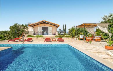 Holiday home Amazing Home In Sutivan With 3 Bedrooms, Wifi And Heated Swimming Pool