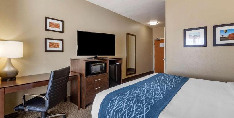 Отель Comfort Inn & Suites Waterloo – Cedar Falls