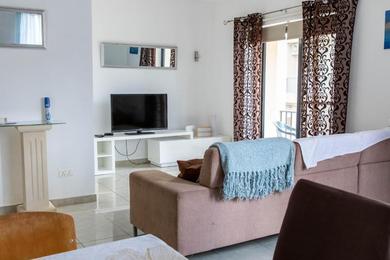 Apartments Spacious 3-bedroom apartment 30 seconds from sea