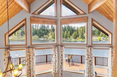 Holiday home Ohop Lake Escape 23 Miles To Mt Rainier!