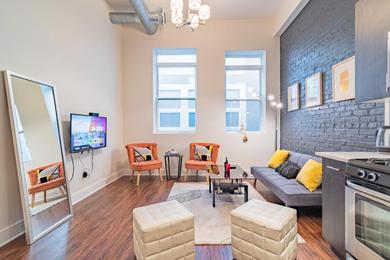 Apartments McCormick Place modern and cosy 420 friendly gem on Michigan avenue with optional parking for 6 guests