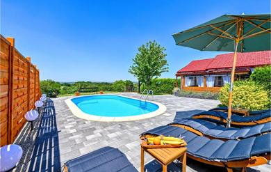 Holiday home Awesome Home In Falinic Breg With Jacuzzi, Wifi And Outdoor Swimming Pool