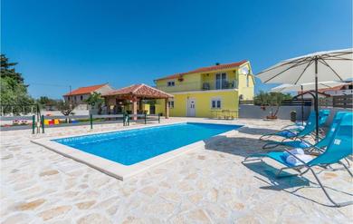 Apartments Stunning apartment in Gornje Rastane with Outdoor swimming pool, WiFi and 3 Bedrooms