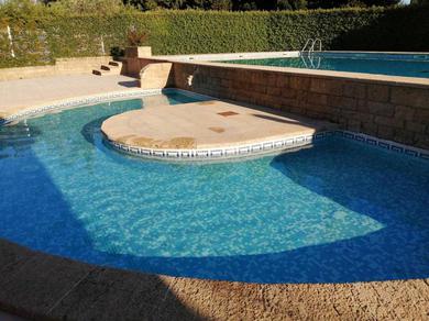 Дом отдыха Maison de 2 chambres avec piscine partagee jardin clos et wifi a Eyguieres