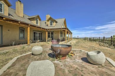 Дом отдыха Epic Mountain Estate with Views - South of Santa Fe!