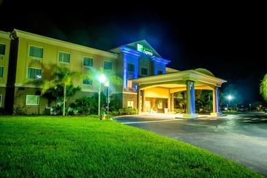 Отель Holiday Inn Express Hotel & Suites Cocoa, an IHG Hotel