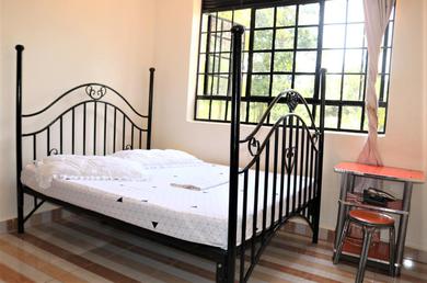 Guest house Double Room With WIFI, Breakfast & Hot Water