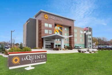 Отель La Quinta Inn & Suites by Wyndham Shorewood