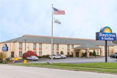 Hotel Days Inn & Suites by Wyndham Bloomington/Normal IL