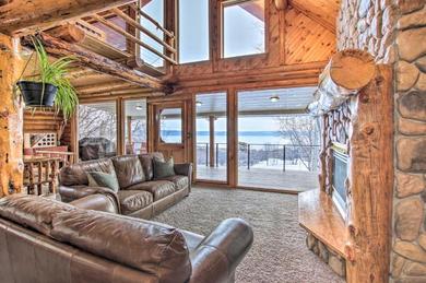 Дом отдыха Bright Bear Lake Lodge with Hot Tub and Game Room