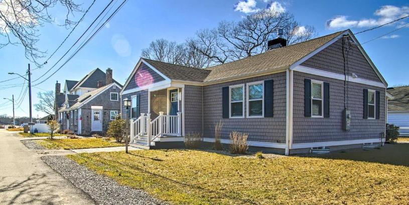 Holiday home Updated Buzzards Bay Family Cottage Walk to Beach