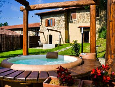 Apartments Baita nel Borgo Naturas con idromassaggio e giardino privati