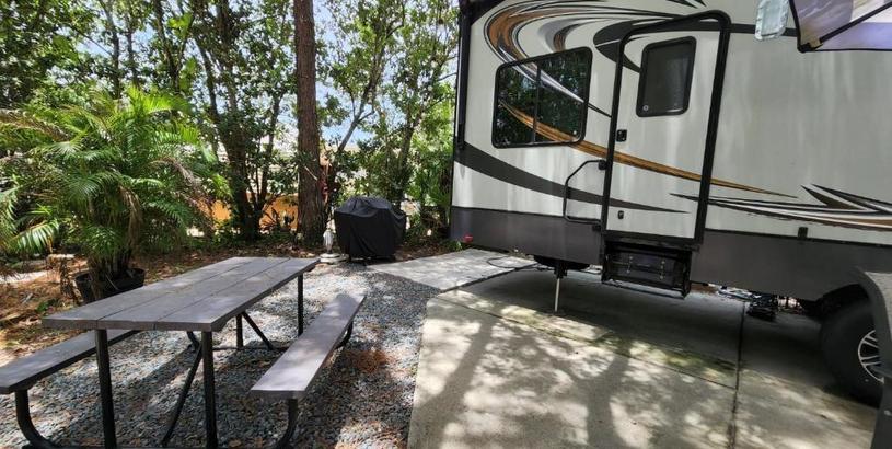 Кемпинг On-site RV Rental with FREE Golf Cart at River Ranch! 2bed 2ba! Great for Large Groups! 144