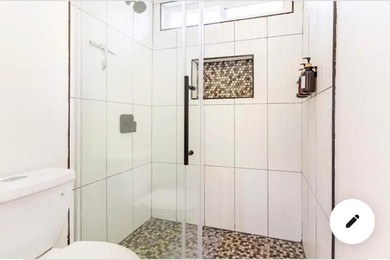 Отель Private Master En-Suite w Private Bathroom and Private Entrance- No Shared Spaces