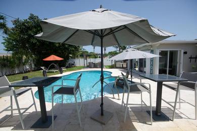 Villa Heated pool bungalow mins from the beach in Deerfield Beach