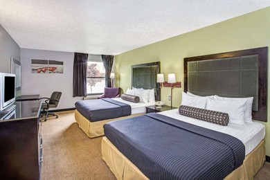 Отель Days Inn by Wyndham Great Lakes - N. Chicago