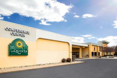 Отель La Quinta Inn by Wyndham Davenport & Conference Center