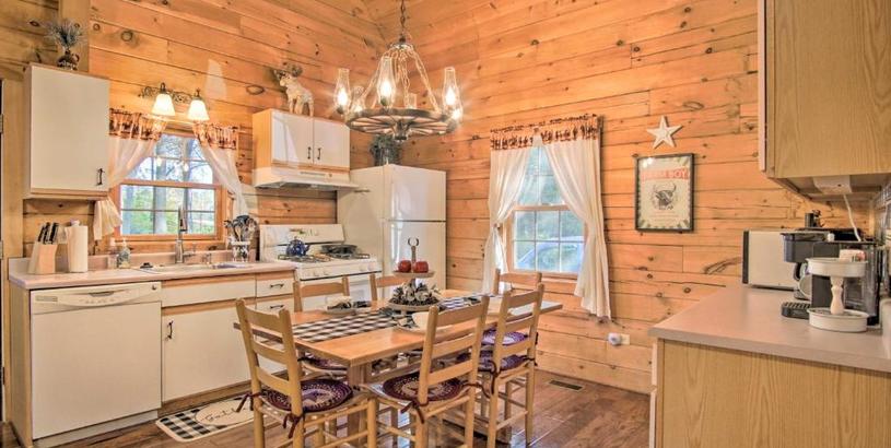 Holiday home Rustic Cabin with Fireplace Pets Welcome!