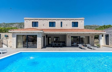 Villa NEW! Stylish Villa Neven with 44sqm heated private pool, 4 en-suite bedrooms, 2 living and dining areas, wine cellar
