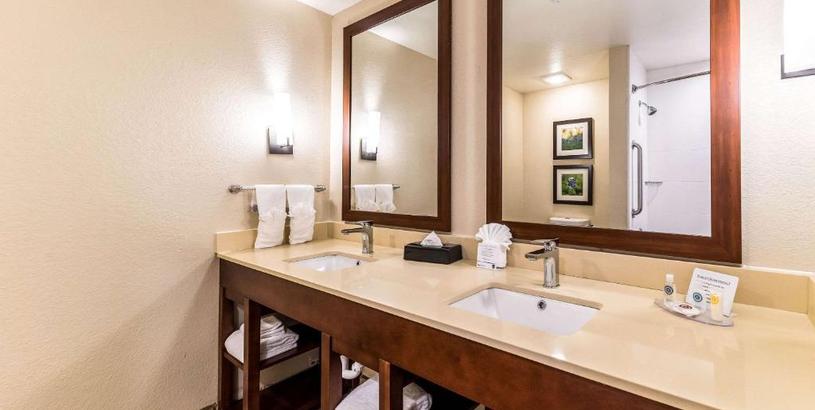 Отель Comfort Suites Grand Prairie - Arlington North