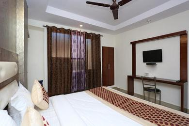 OYO Hotel Repose Villa Near Gurudwara Shri Bangla Sahib