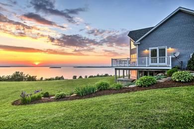 Holiday home Waterfront Lake Champlain Home with Hot Tub and Sauna!