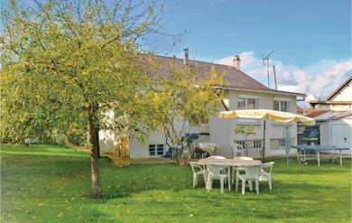 Awesome home in Athis Mons with 2 Bedrooms and WiFi